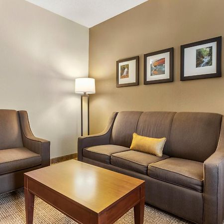 Comfort Inn & Suites Streetsboro - Kent Dış mekan fotoğraf